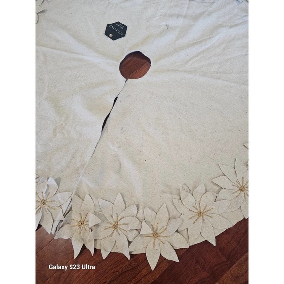 MAX Tree Skirt beige with gold accent, 52' or 132cm - Picture 1 of 6